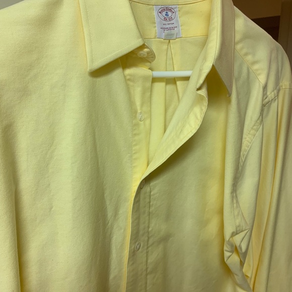 Brooks Brothers button down. Barley worn yellow - Picture 4 of 4